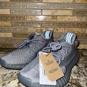 YEEZY BOOST 350 V2 STEEL GREY